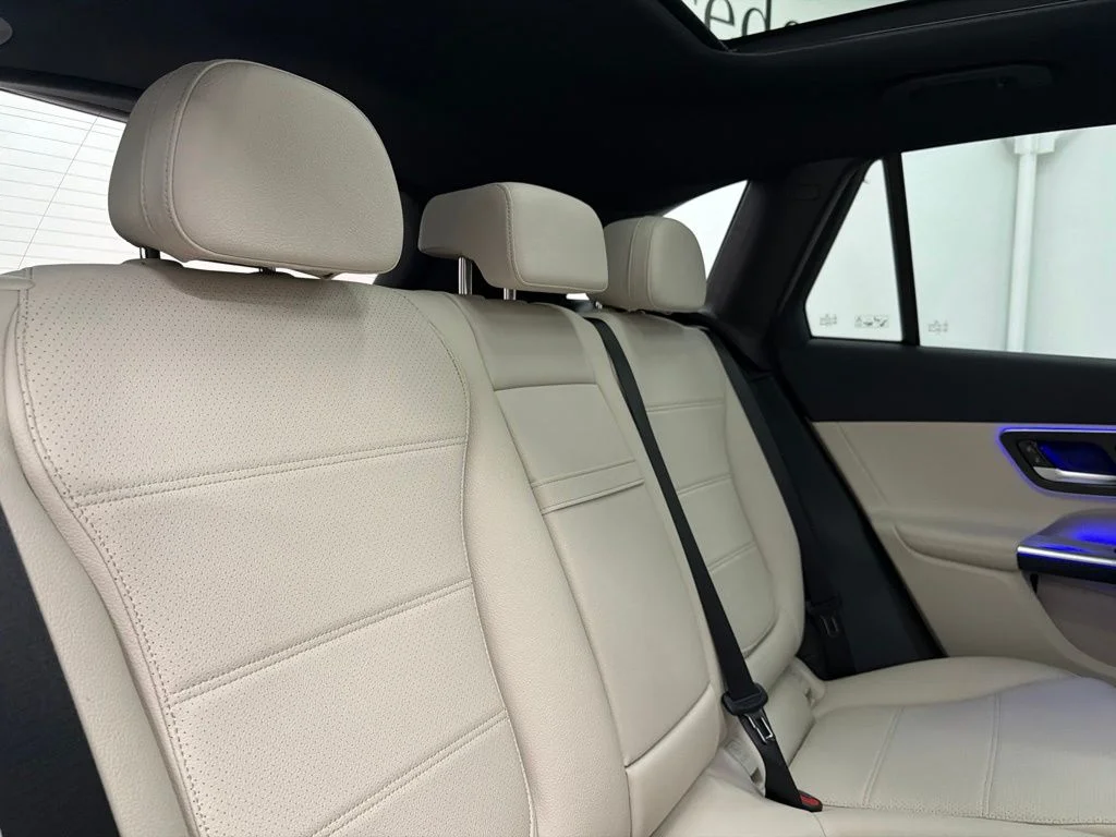 New 2027 White Mercedes-Benz GLC 300 image 24