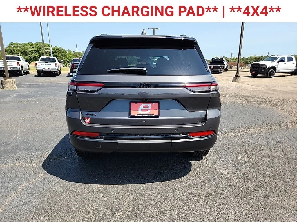 Used 2024 Gray Jeep Altitude X image 7