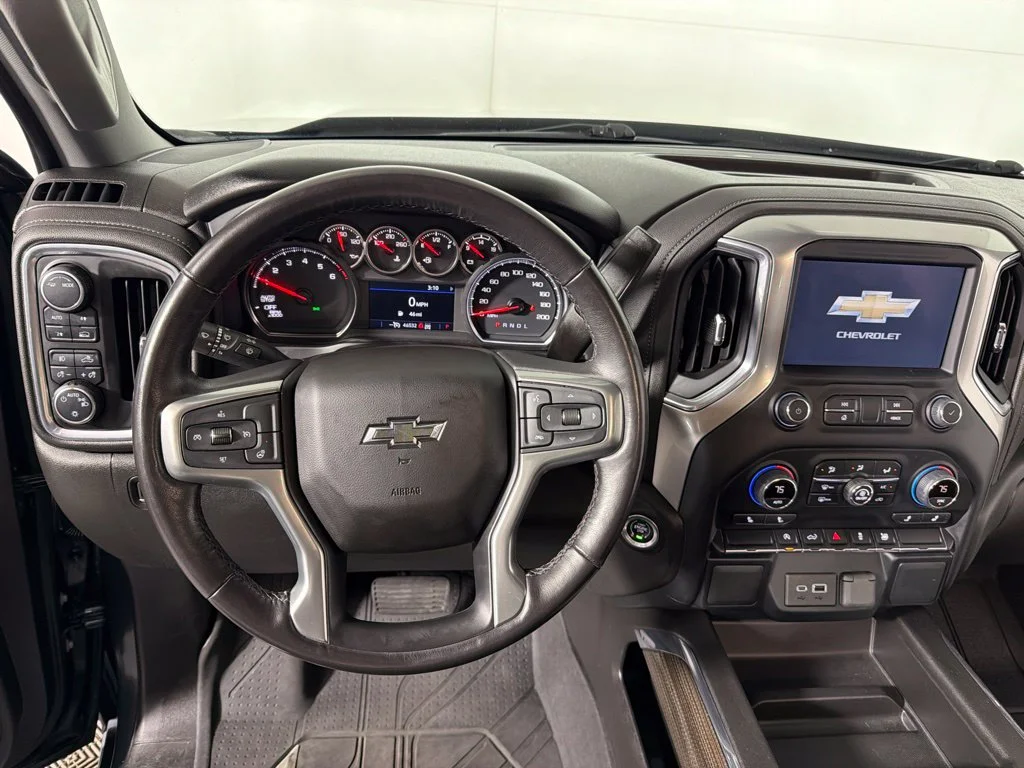 Used 2022  Chevrolet RST image 13