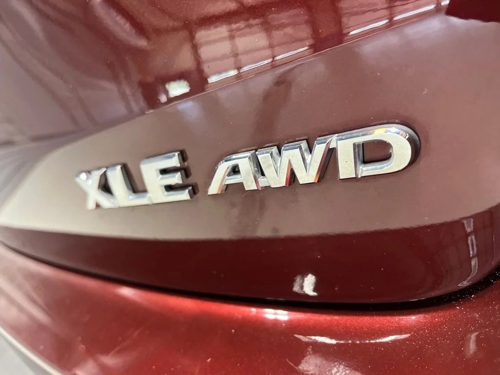 Used 2018 Ooh La La Rouge Mica Toyota XLE image 39