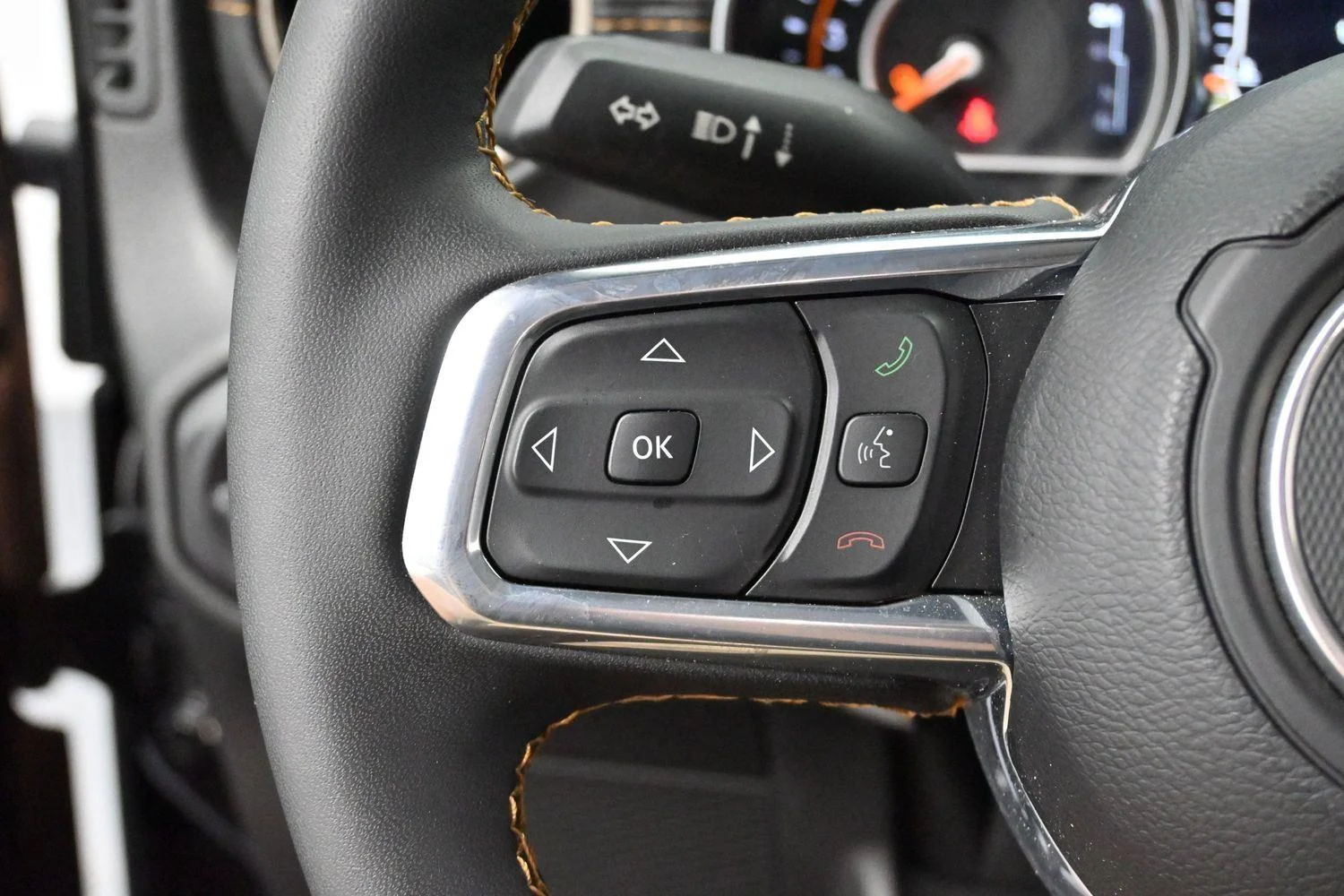 Used 2023 Black Clearcoat Jeep High Altitude image 17