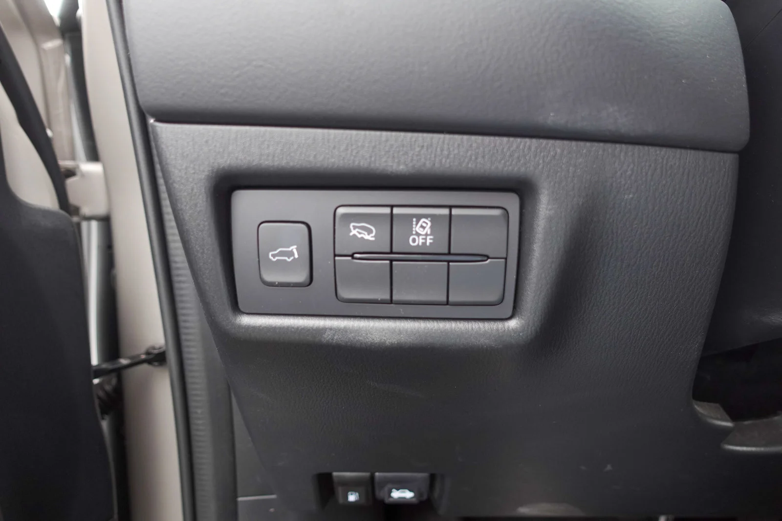 Certified Used 2025 Platinum Quartz Metallic Mazda 2.5 S Preferred Package image 18