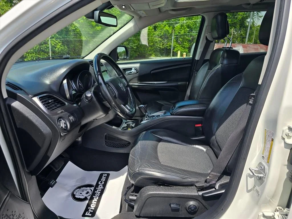 Used 2019 White Dodge Crossroad image 12