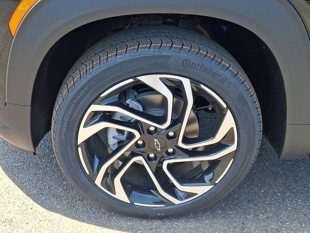 New 2026 Mosaic Black Metallic Chevrolet RS image 19