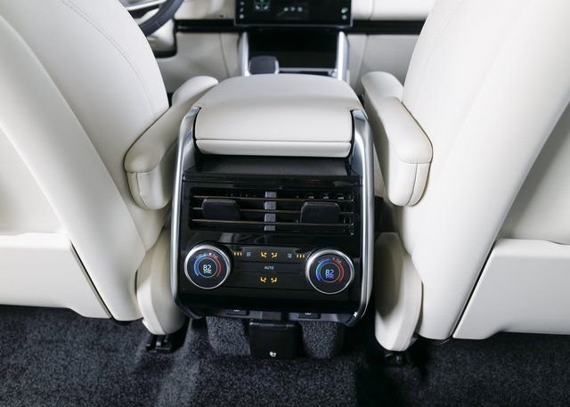 New 2026 Fuji White Land Rover SE image 21