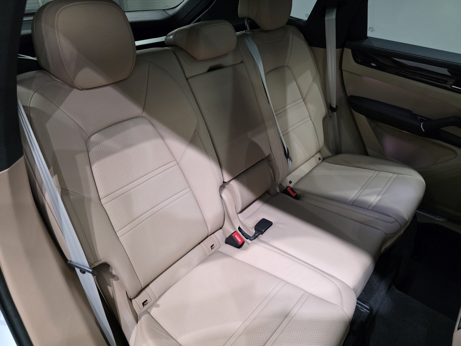 Used 2023 White Porsche Platinum Edition E-Hybrid AWD image 23