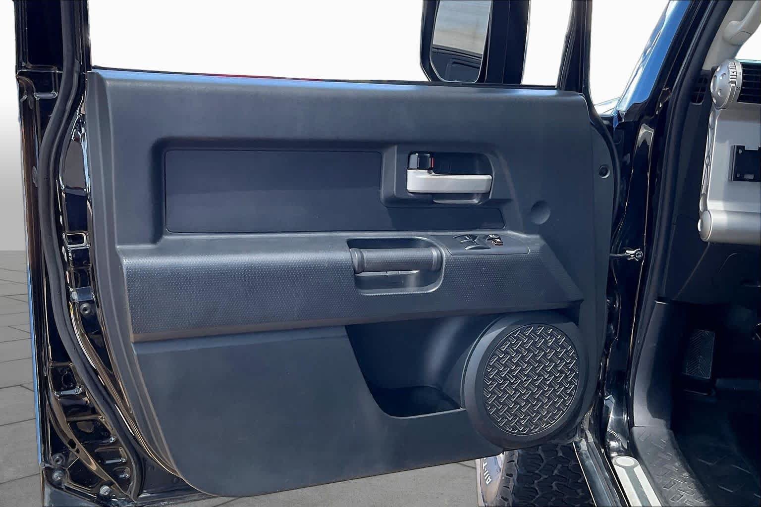 Used 2011 Cavalry Blue Toyota  image 18