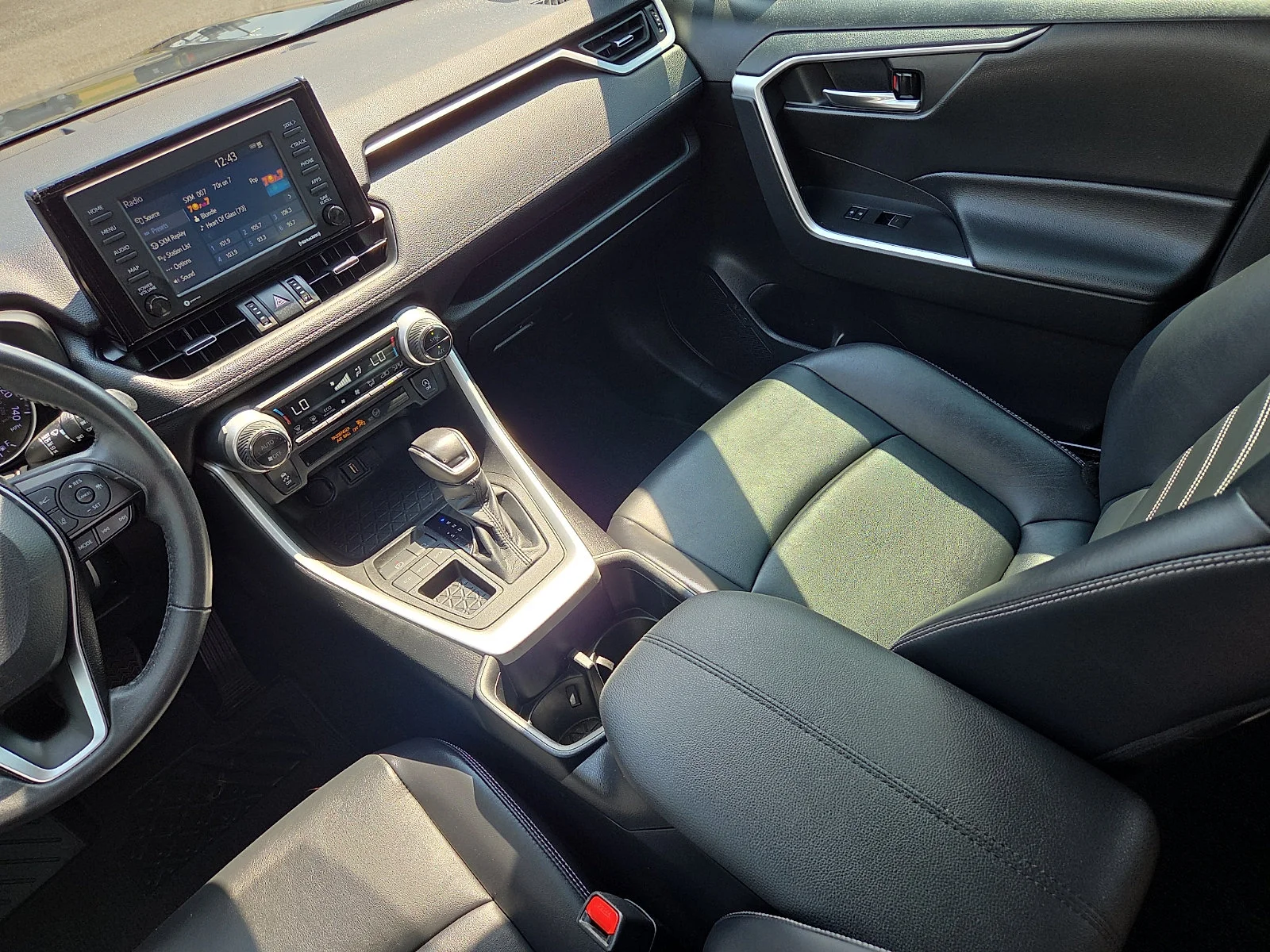 Used 2022 Magnetic Gray Metallic Toyota XLE Premium image 12