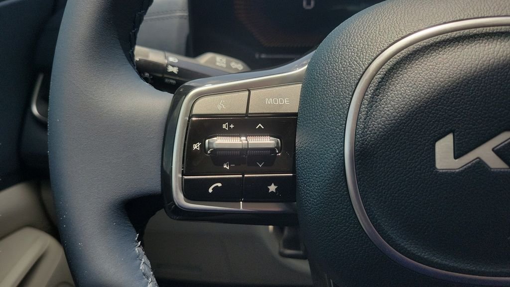New 2026 Snow White Pearl Kia EX image 21