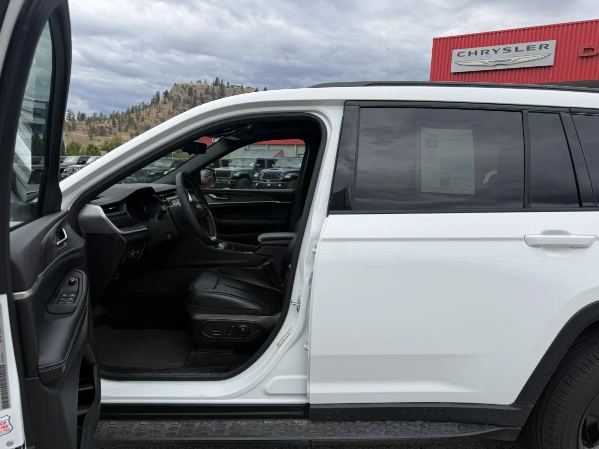Used 2024 White Jeep Limited image 13