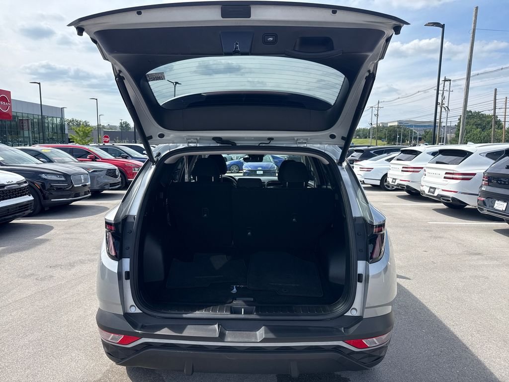 Used 2023 Silver Hyundai SEL image 9