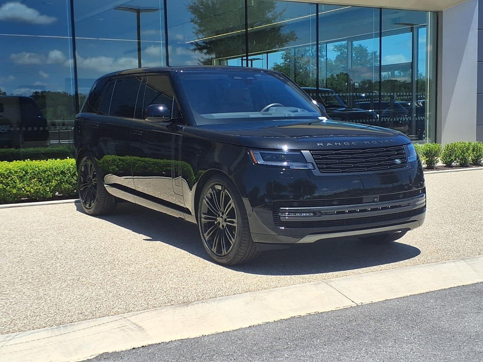 New 2026 Santorini Black LAND ROVER SE 7 Seats image 3