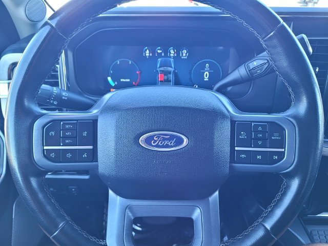 Used 2025  Ford Lariat image 25