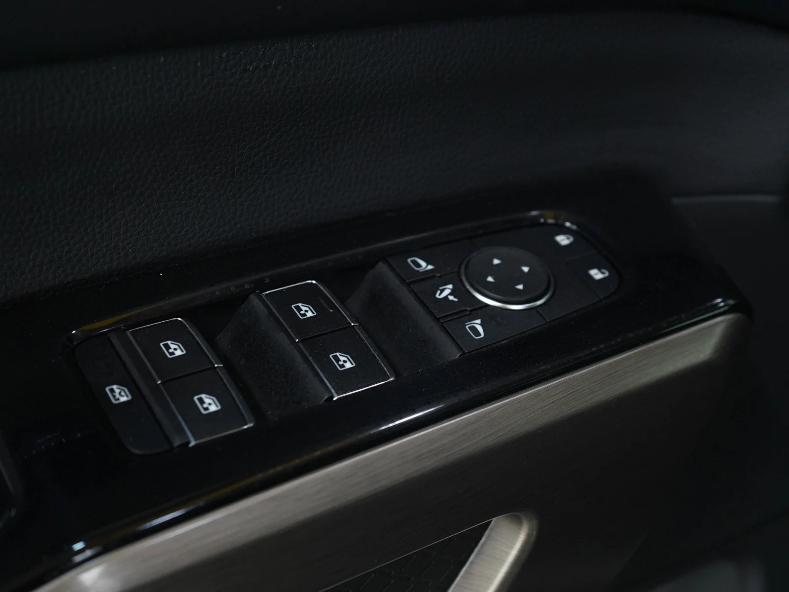 Used 2024 Super Black Nissan Platinum image 26