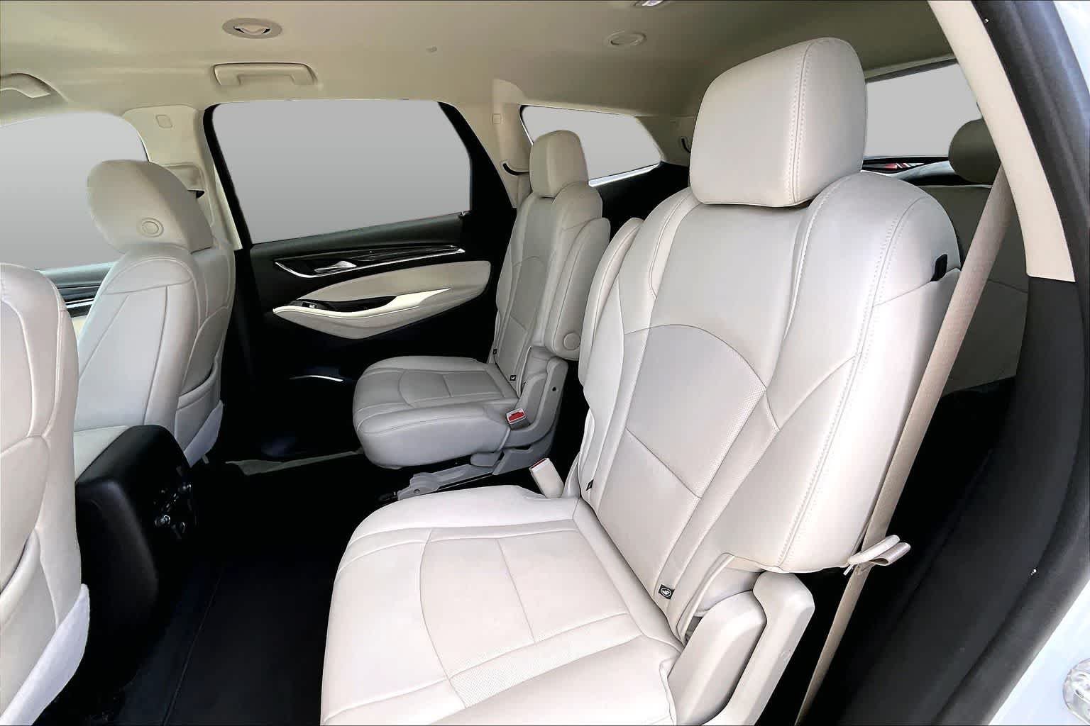 Used 2023 Summit White Buick Essence image 21