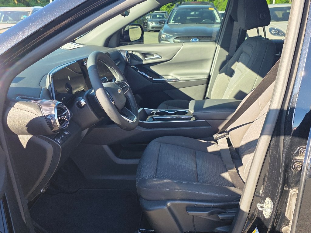 Certified Used 2025 Mosaic Black Metallic Chevrolet LT image 30