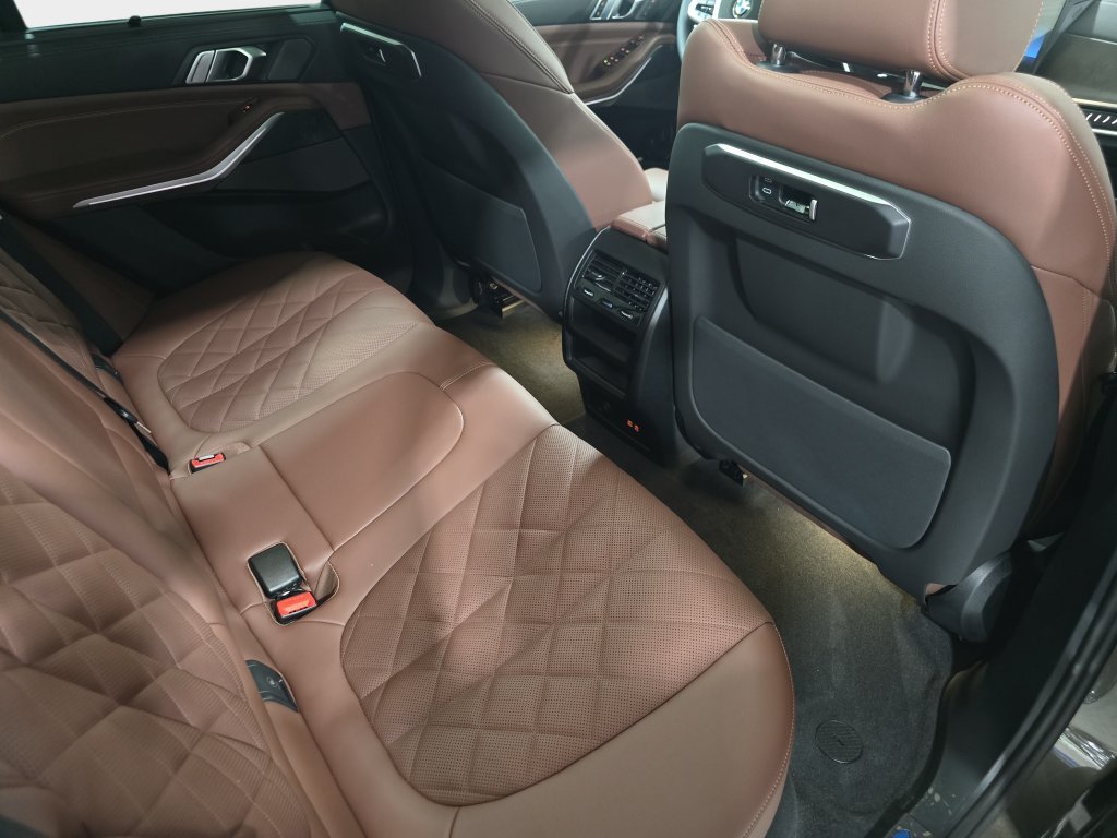 Used 2026 Manhattan Green Metallic BMW xDrive40i image 10