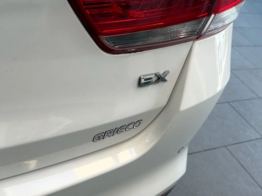 Used 2018 White Kia EX image 15
