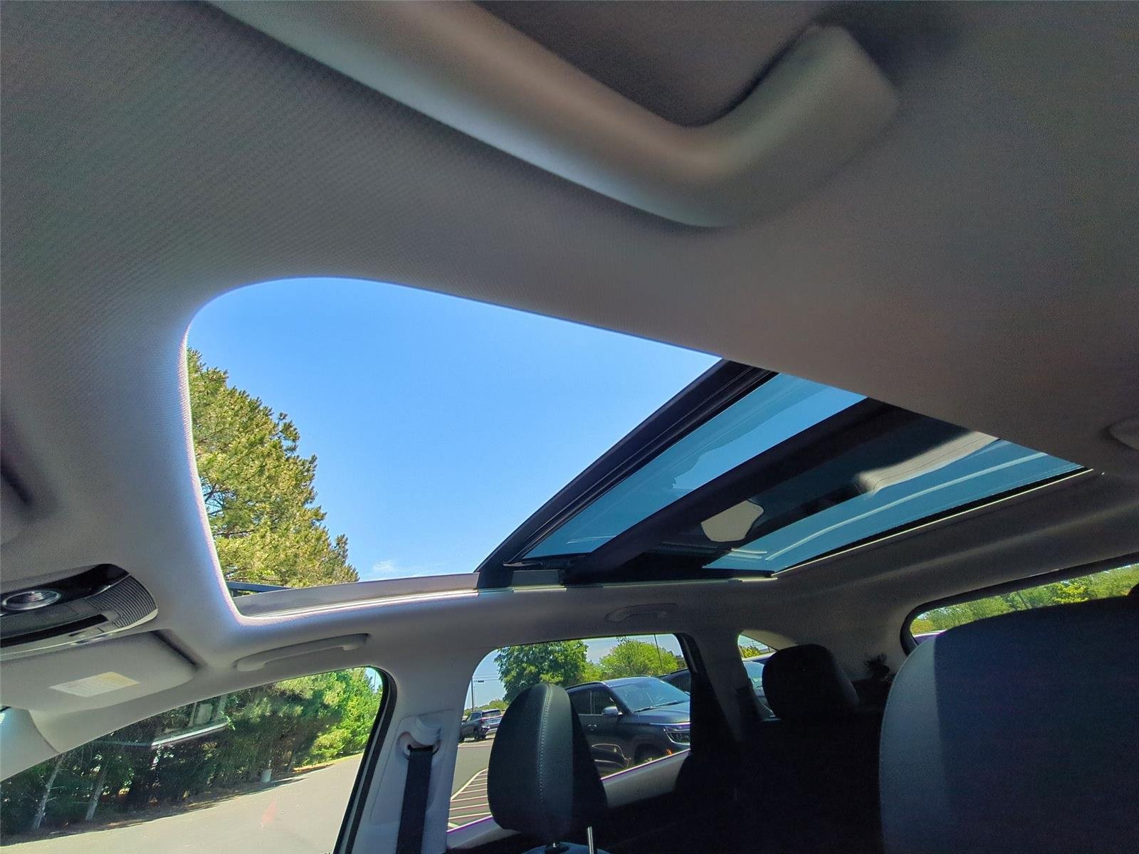 New 2026 Ivory Silver Kia S image 31