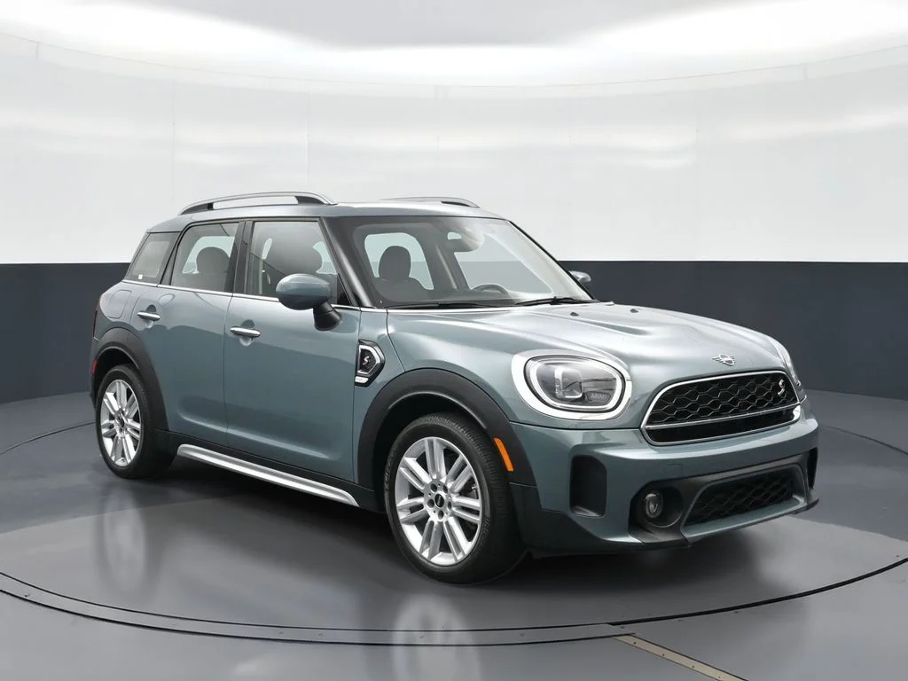 Used 2023 Green MINI Signature image 12