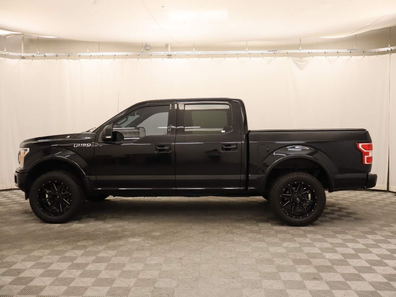 Used 2018 Shadow Black Ford XLT Crew Cab image 2