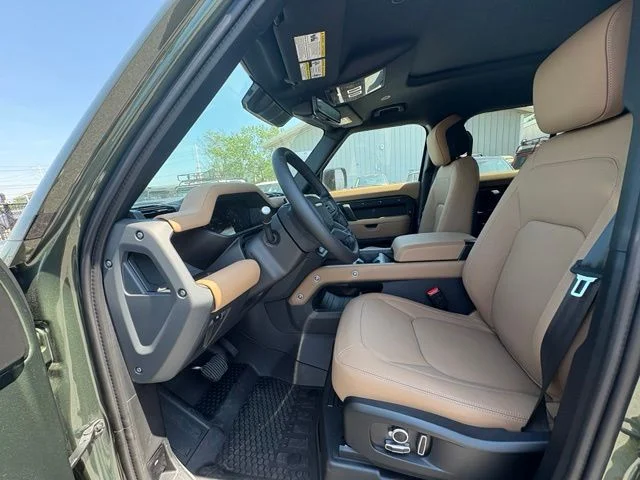 New 2026 Woolstone Green Land Rover X-Dynamic SE image 14
