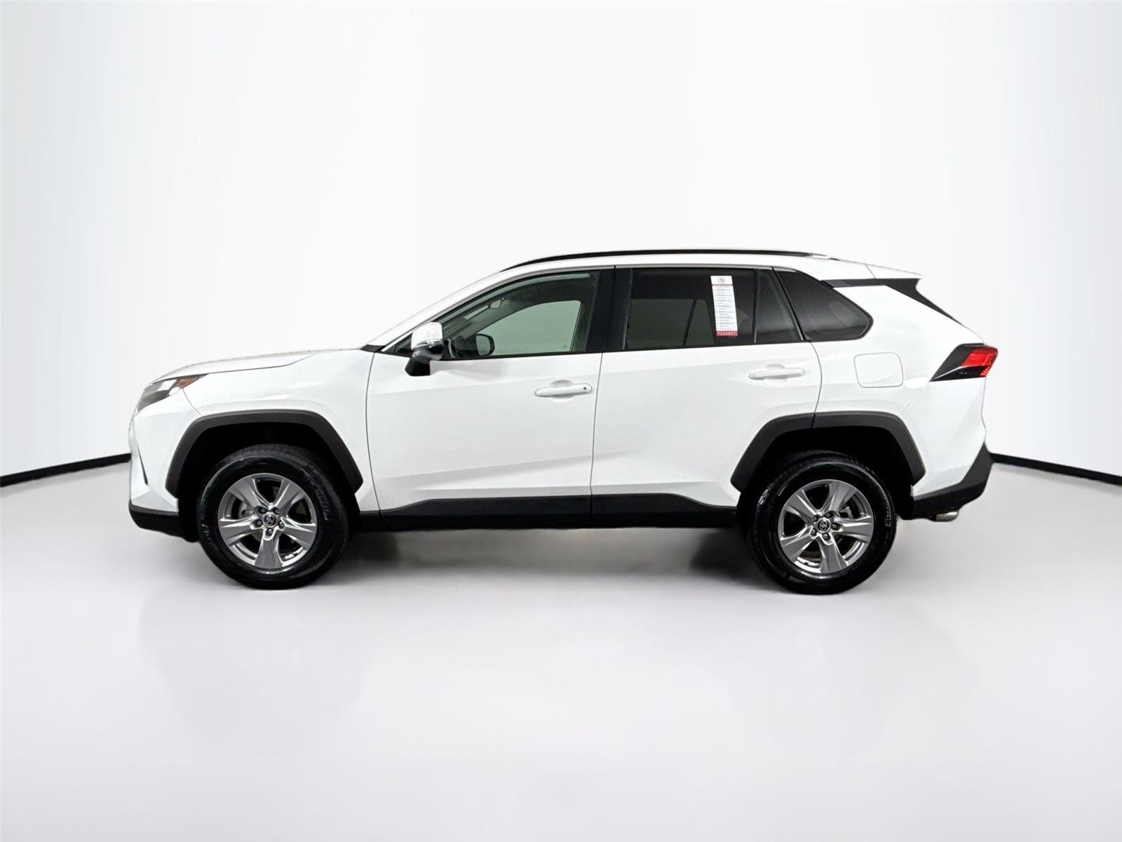 Used 2025 Ice Cap Toyota XLE image 13