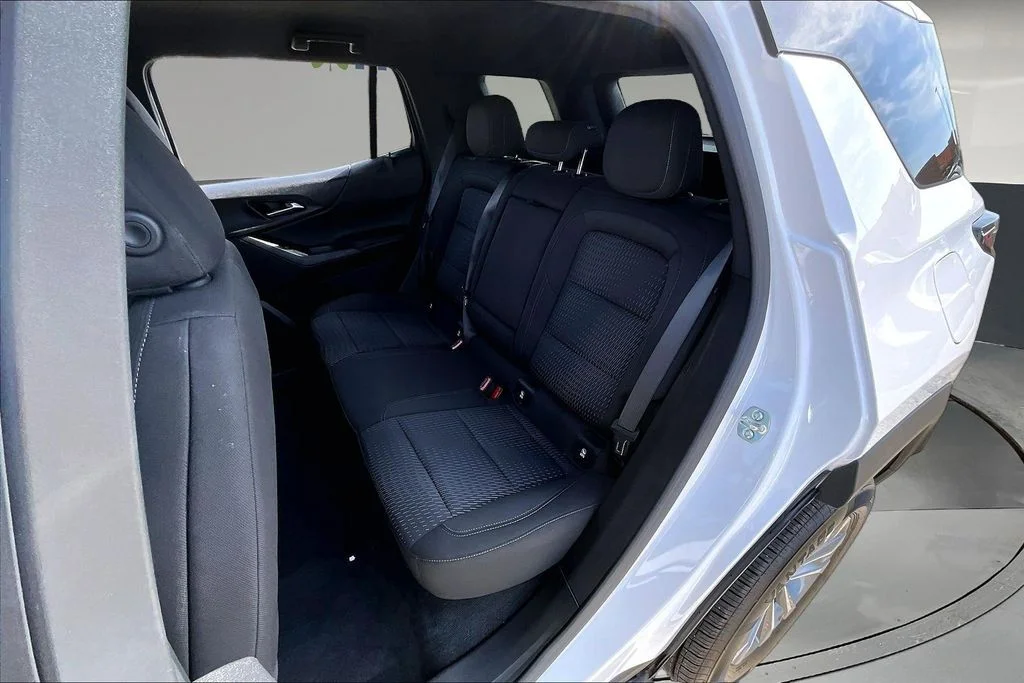 Used 2025 White Chevrolet LT image 25
