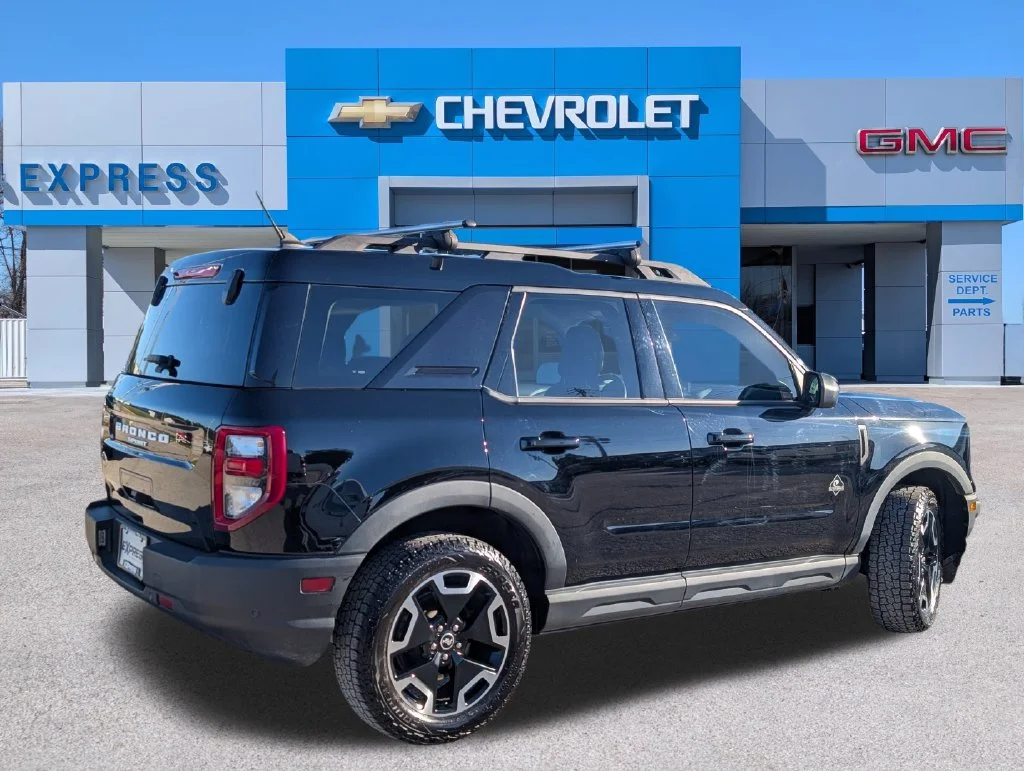 Used 2022 Black Ford Outer Banks image 3