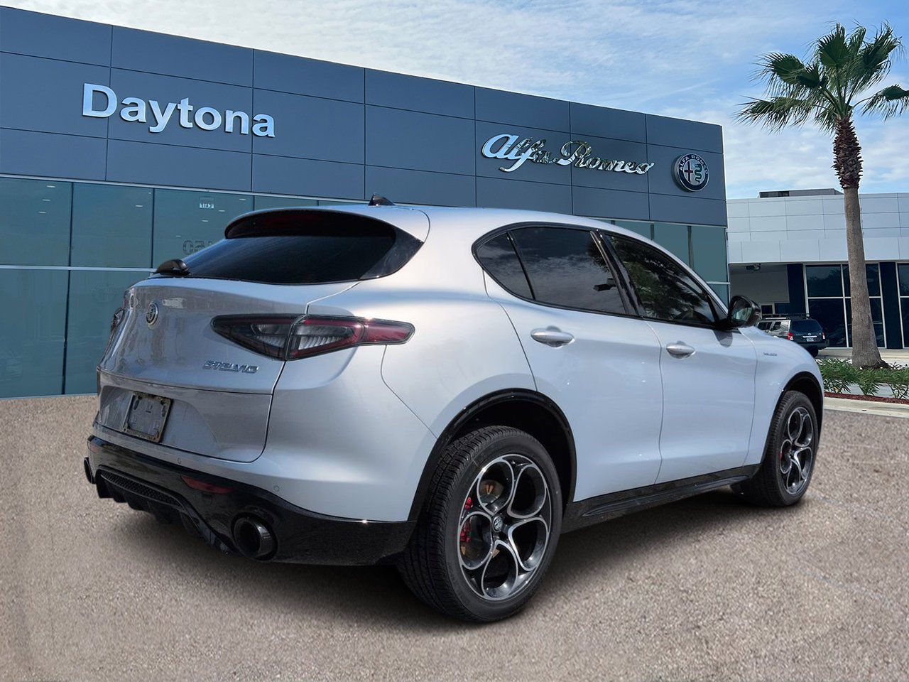 New 2026 Moonlight Gray Metallic Alfa Romeo  image 3