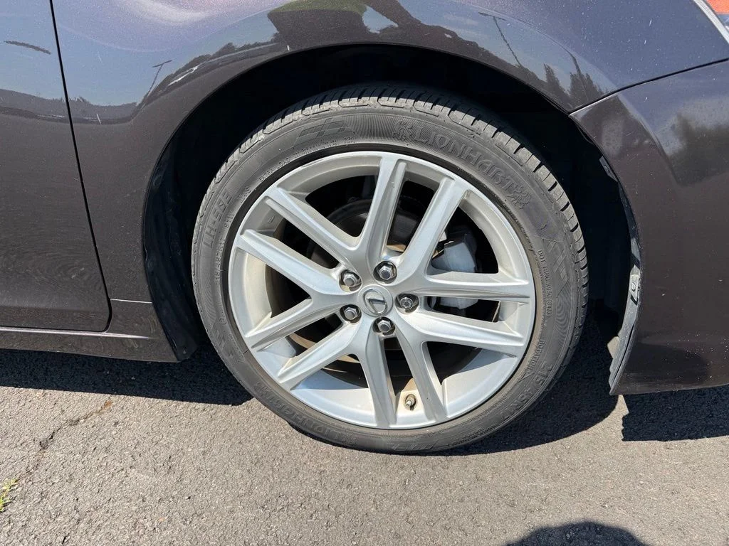 Used 2016 Pearl Lexus 200h image 25