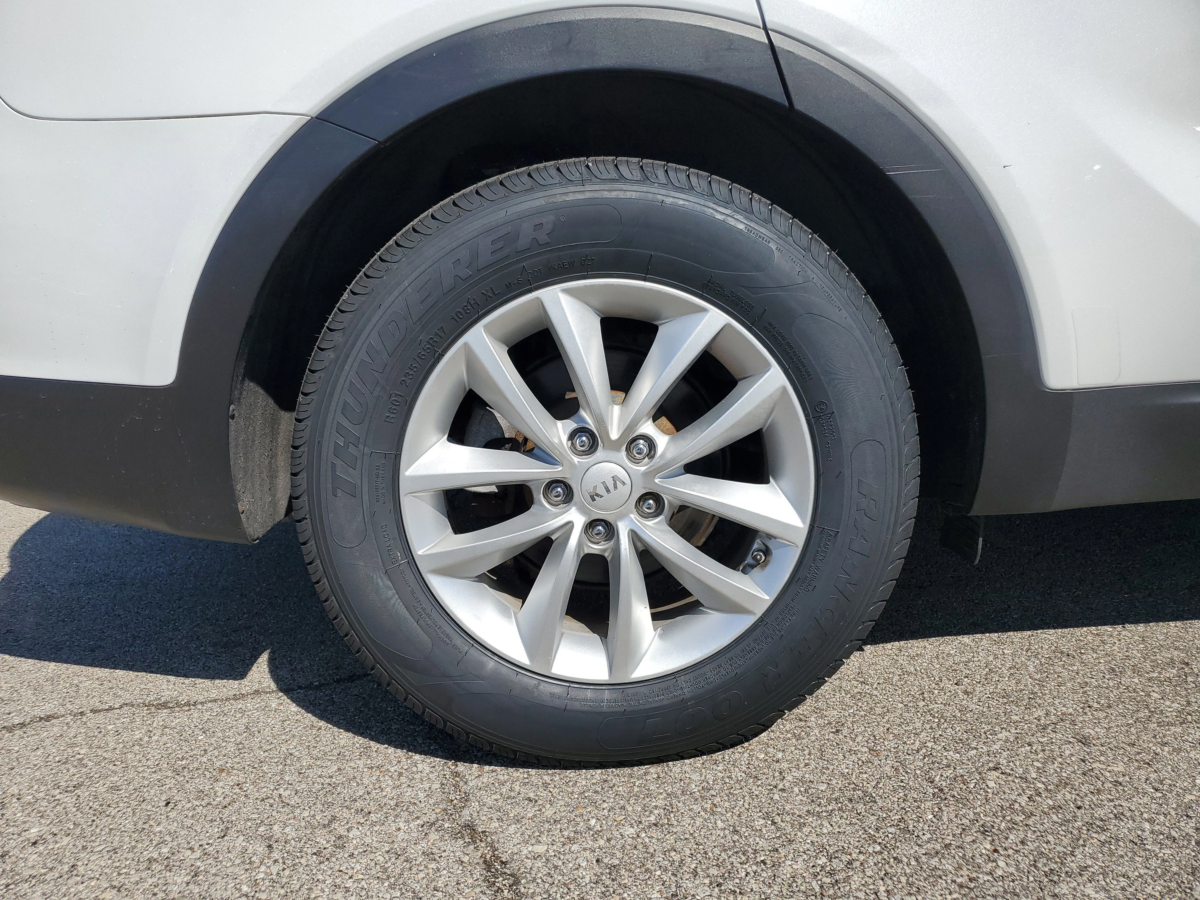 Used 2018 Snow White Pearl Kia LX V6 image 8