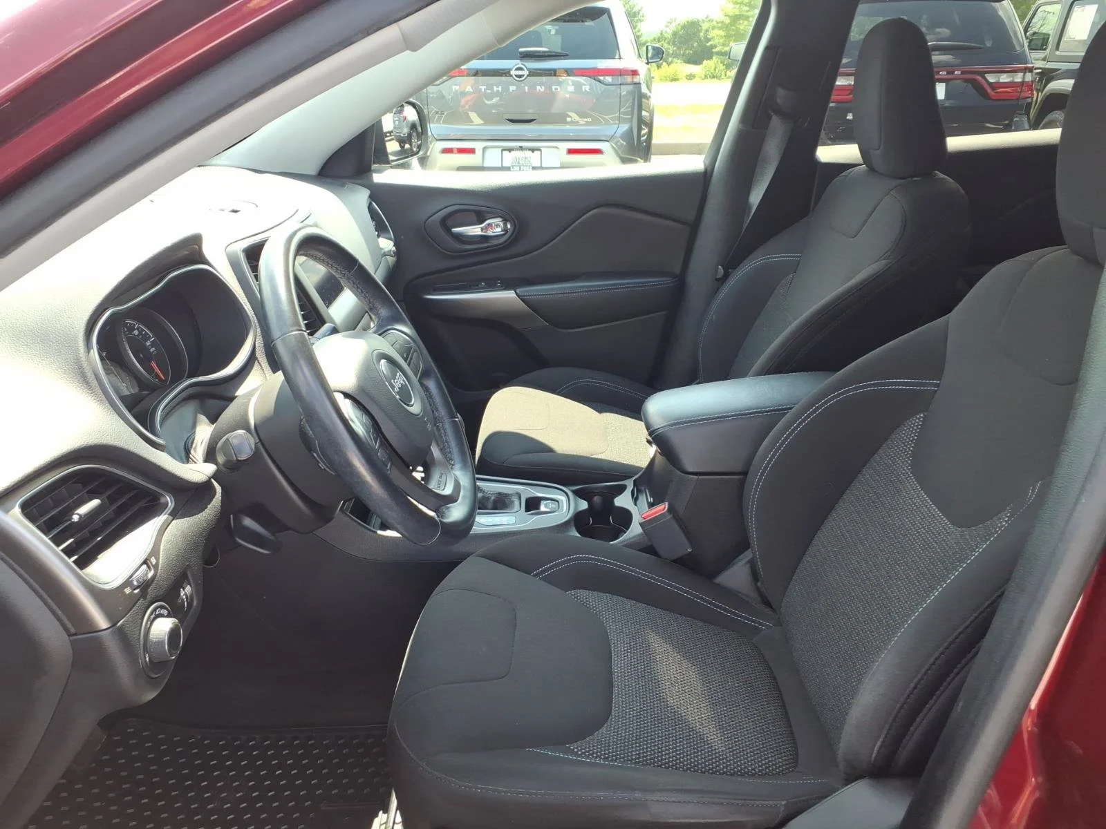 Used 2020 Velvet Red Pearlcoat Jeep Latitude image 25