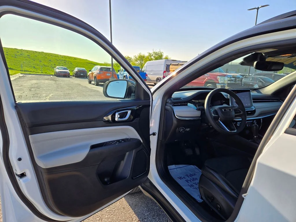 Used 2023 White Jeep Limited image 12