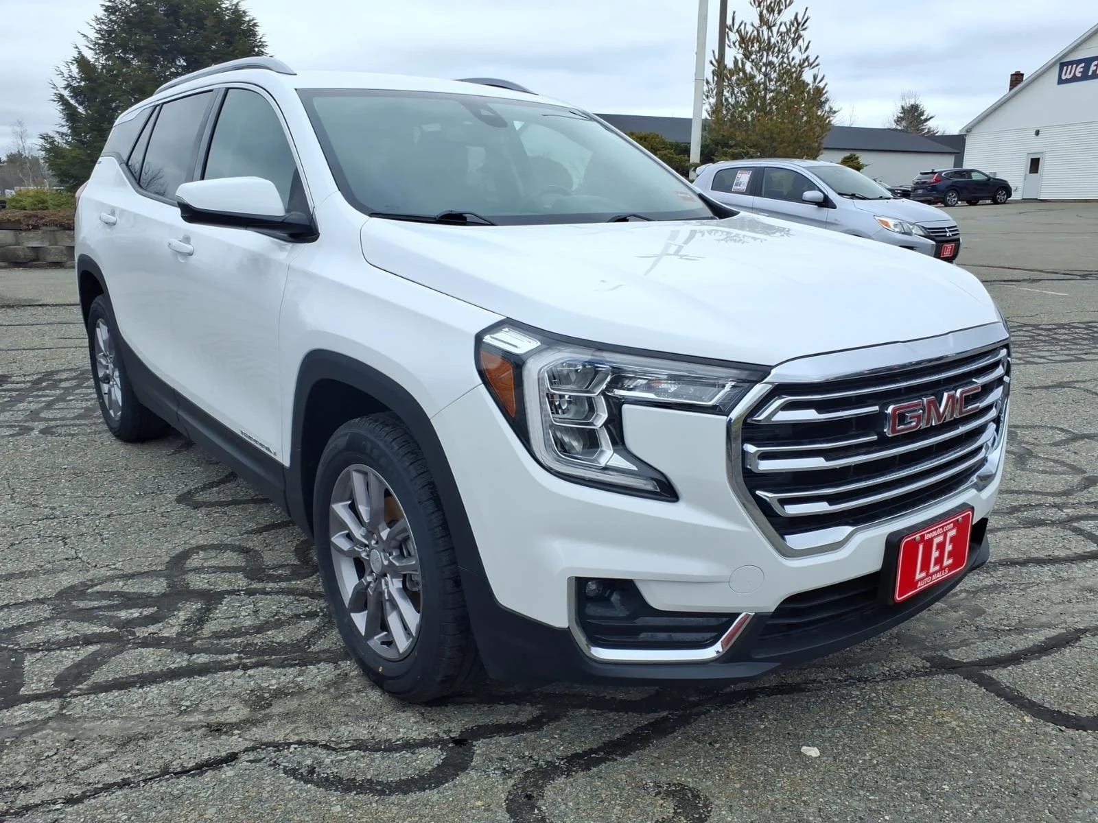 Used 2024 Summit White GMC SLT image 3