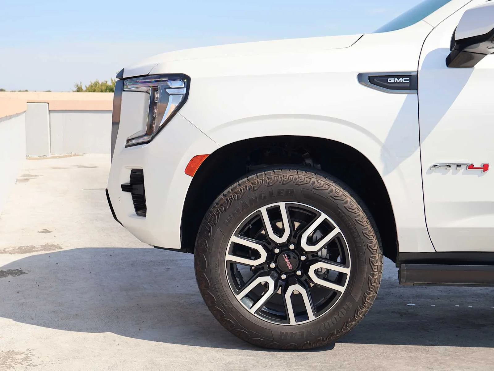 Used 2024 White Frost Tricoat GMC AT4 image 8