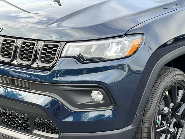 New 2026 Fathom Blue Pearl-Coat Exterior Paint Jeep Latitude Altitude image 10