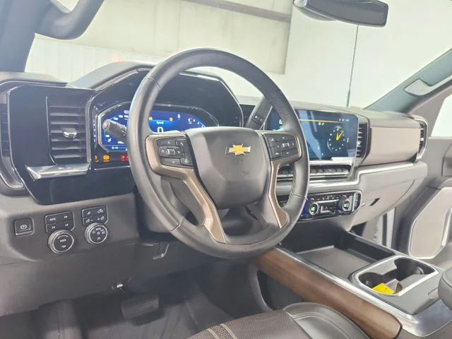 Used 2024 White Chevrolet High Country image 18