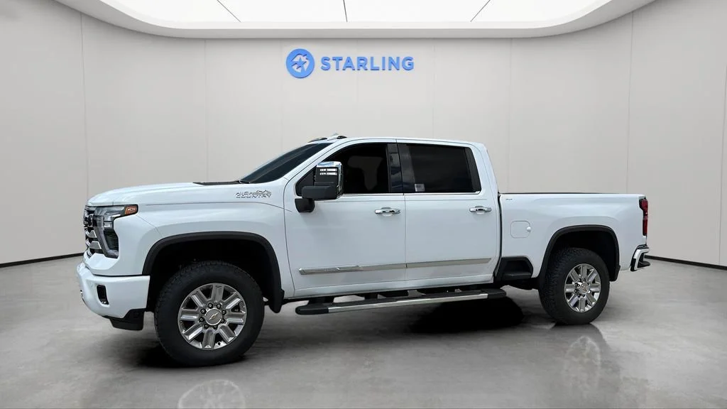 Used 2024 Summit White Chevrolet High Country image 3