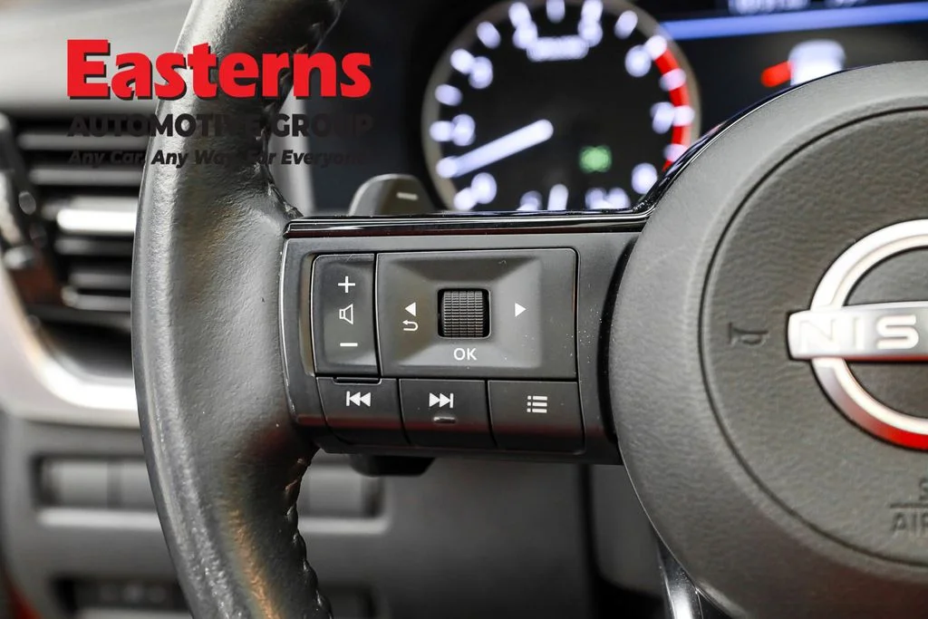 Used 2022 Red Nissan SV image 15