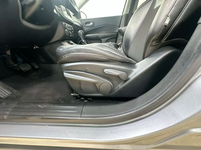 Used 2021 Silver Jeep Latitude image 15