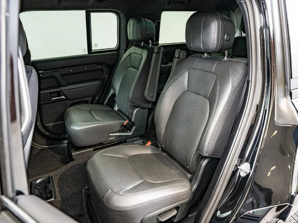 Used 2025 Black Land Rover V8 image 44