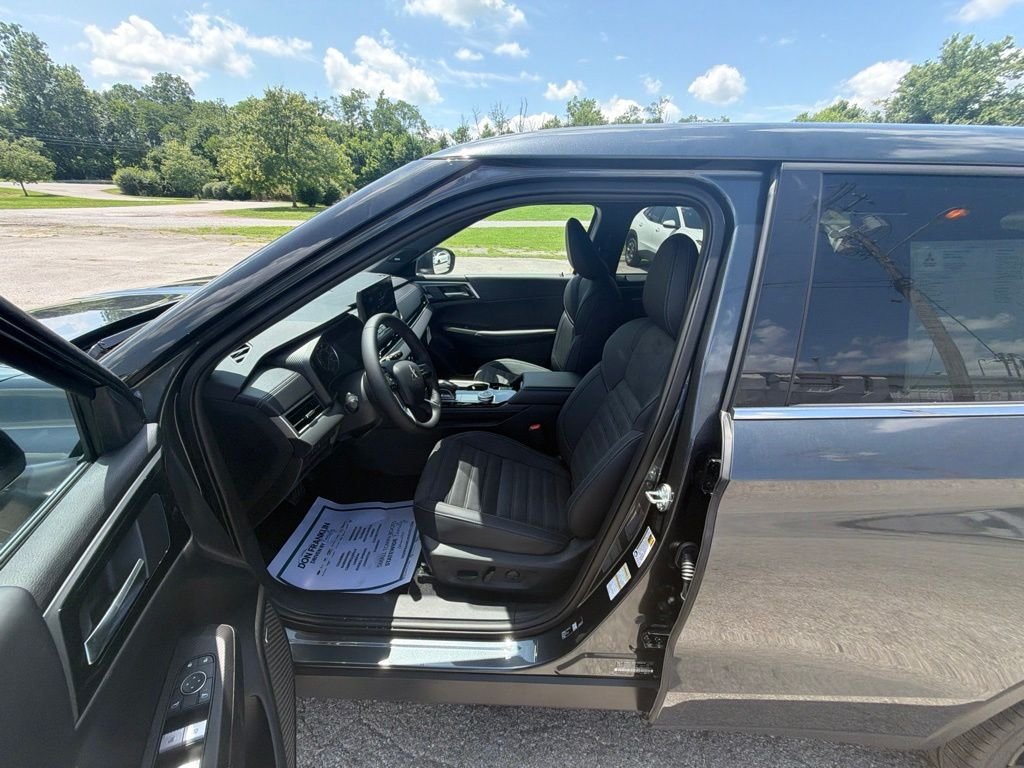 New 2026 Gray Mitsubishi LE image 8