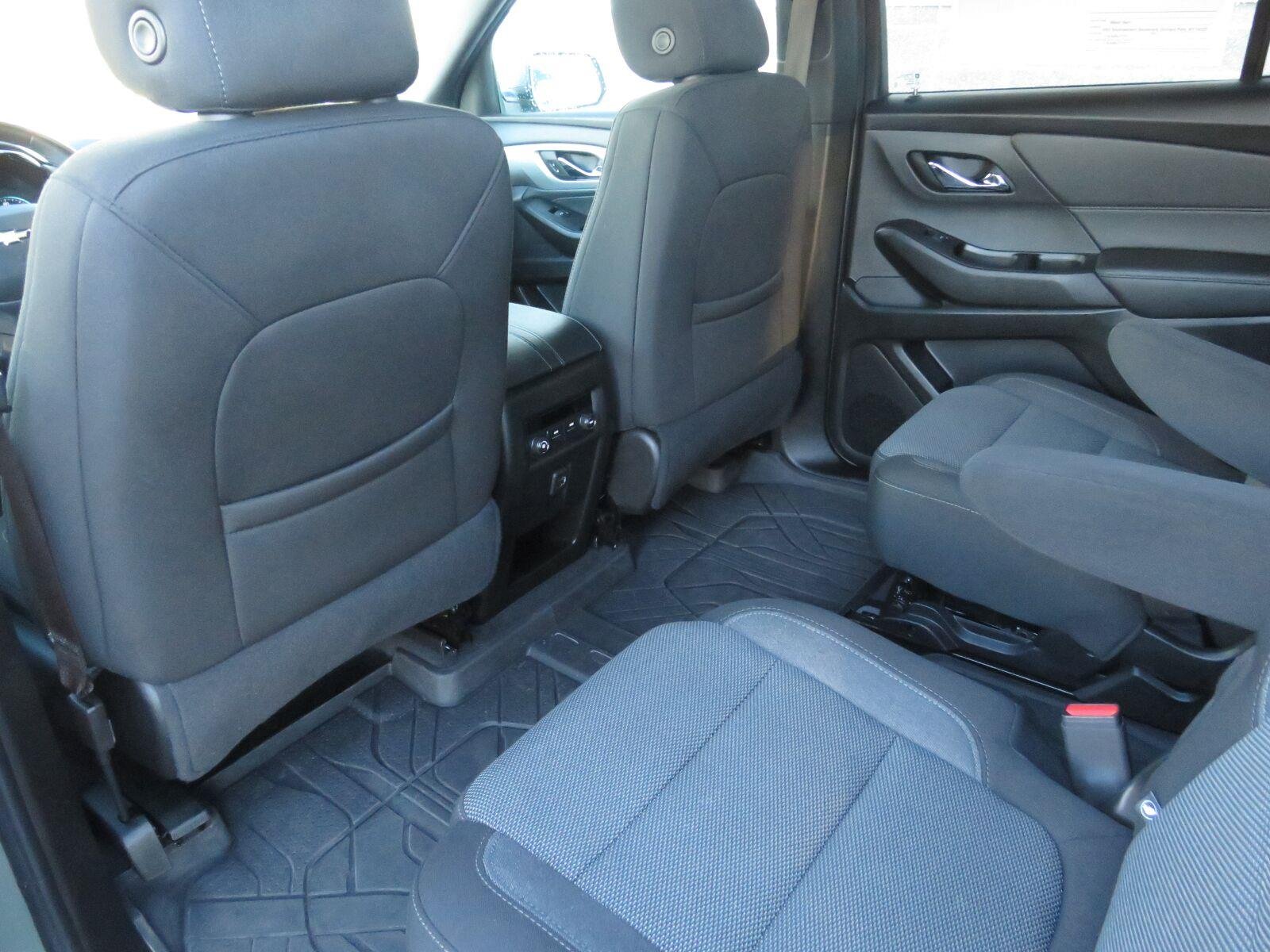 Used 2023 Silver Sage Metallic Chevrolet LT Cloth image 24