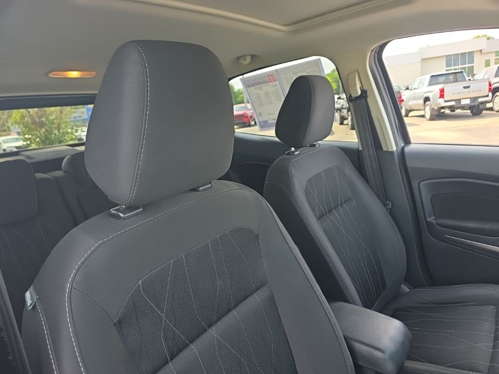 Used 2020  Ford SE image 11