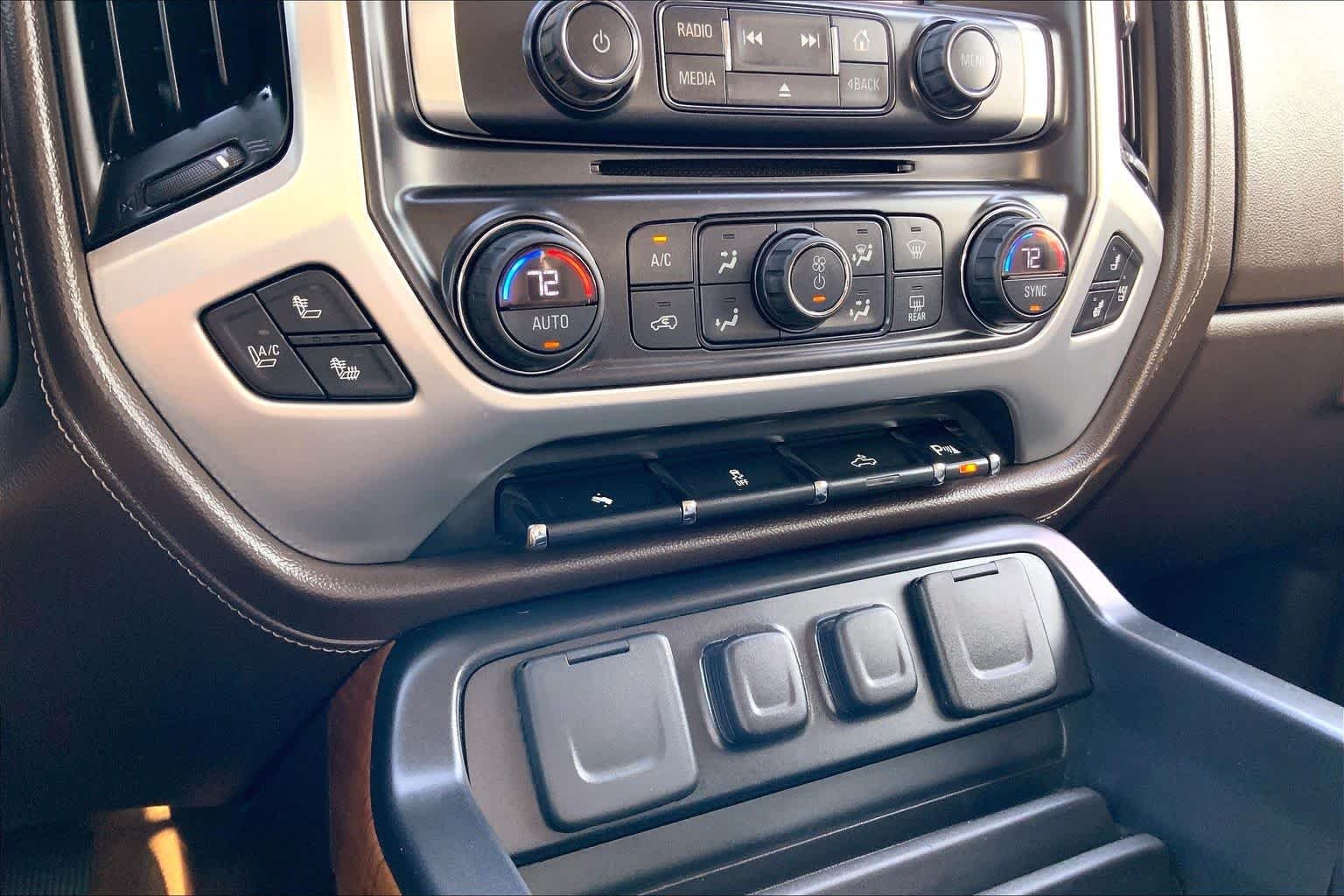 Used 2015 White Diamond Tricoat GMC SLT image 32