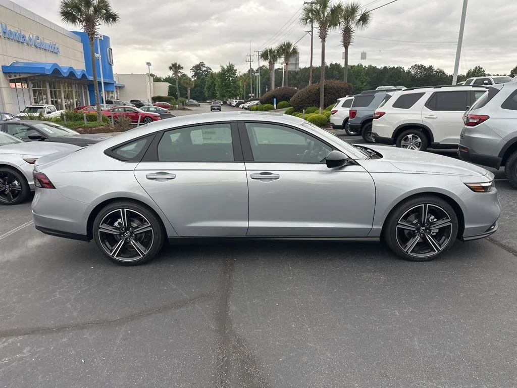 New 2026 Solar Silver Metallic Honda SE image 2