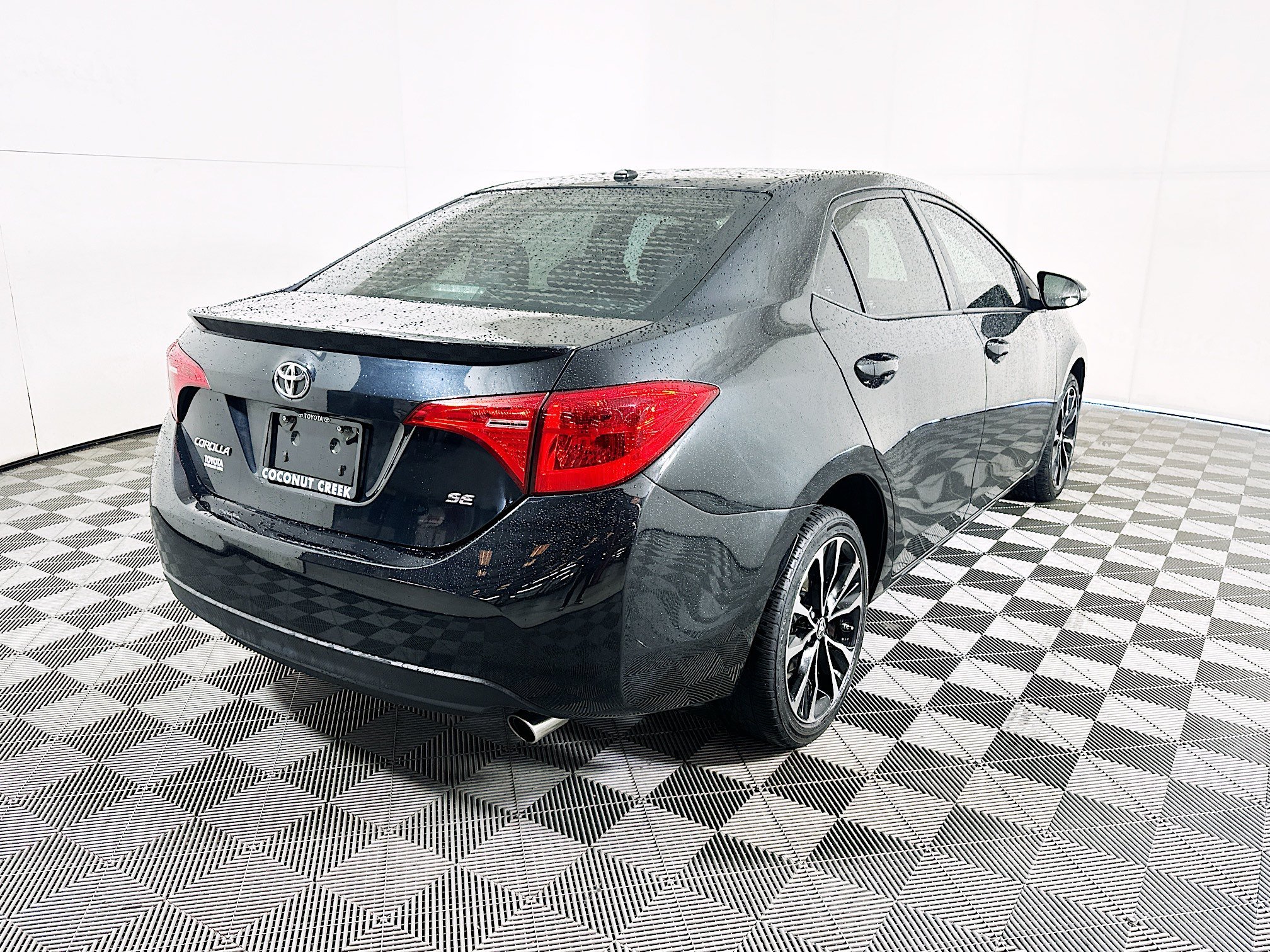 Used 2019 Black Sand Pearl Toyota SE image 3