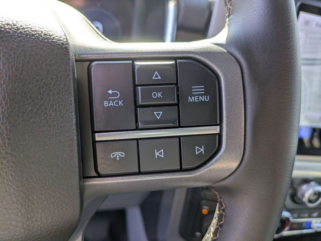 Used 2025 Gray Metallic Ford LARIAT image 17