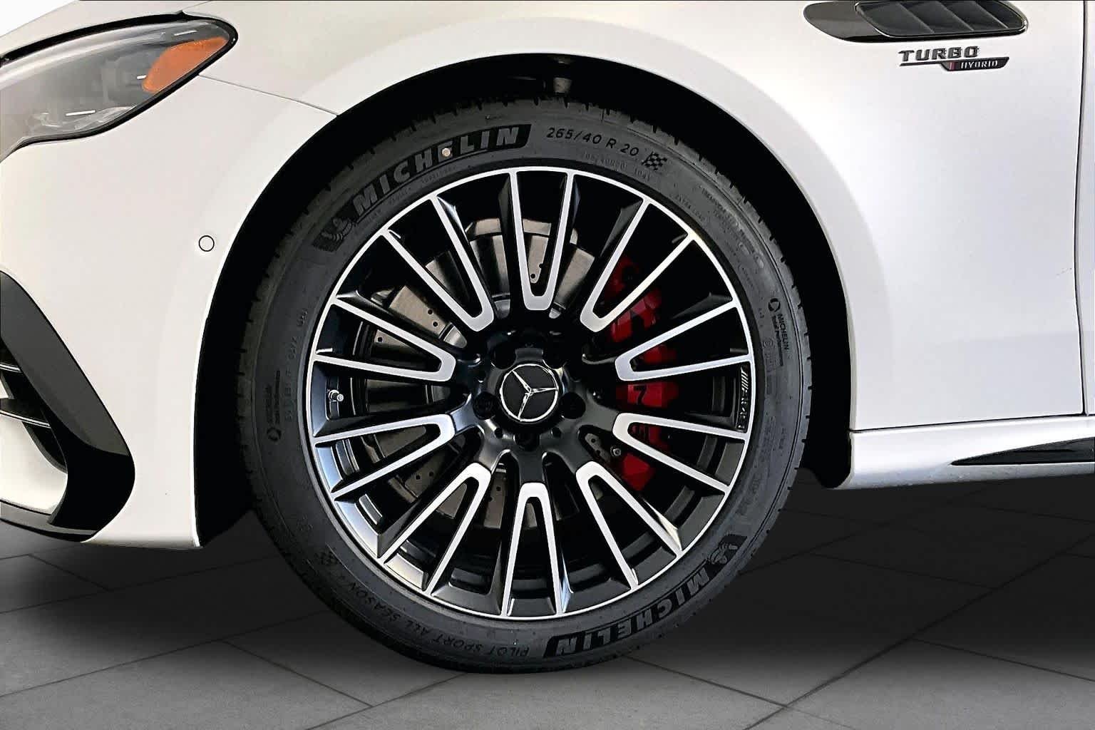 New 2027 MANUFAKTUR Moonlight White Magno Mercedes-Benz AMG® E 53 Hybrid image 17